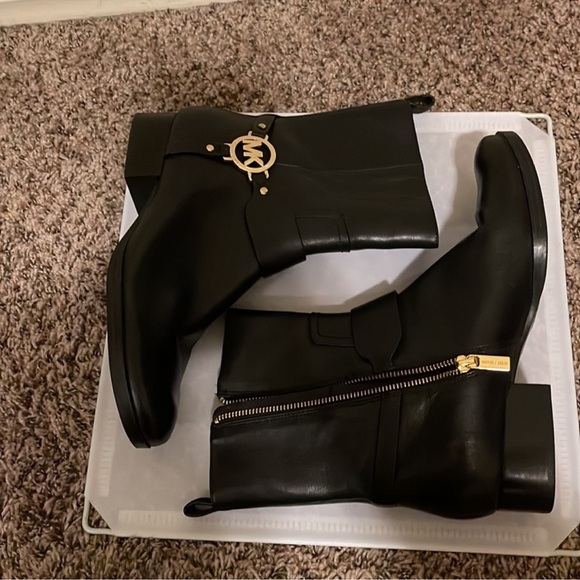 Michael kors boots - Picture 3 of 12